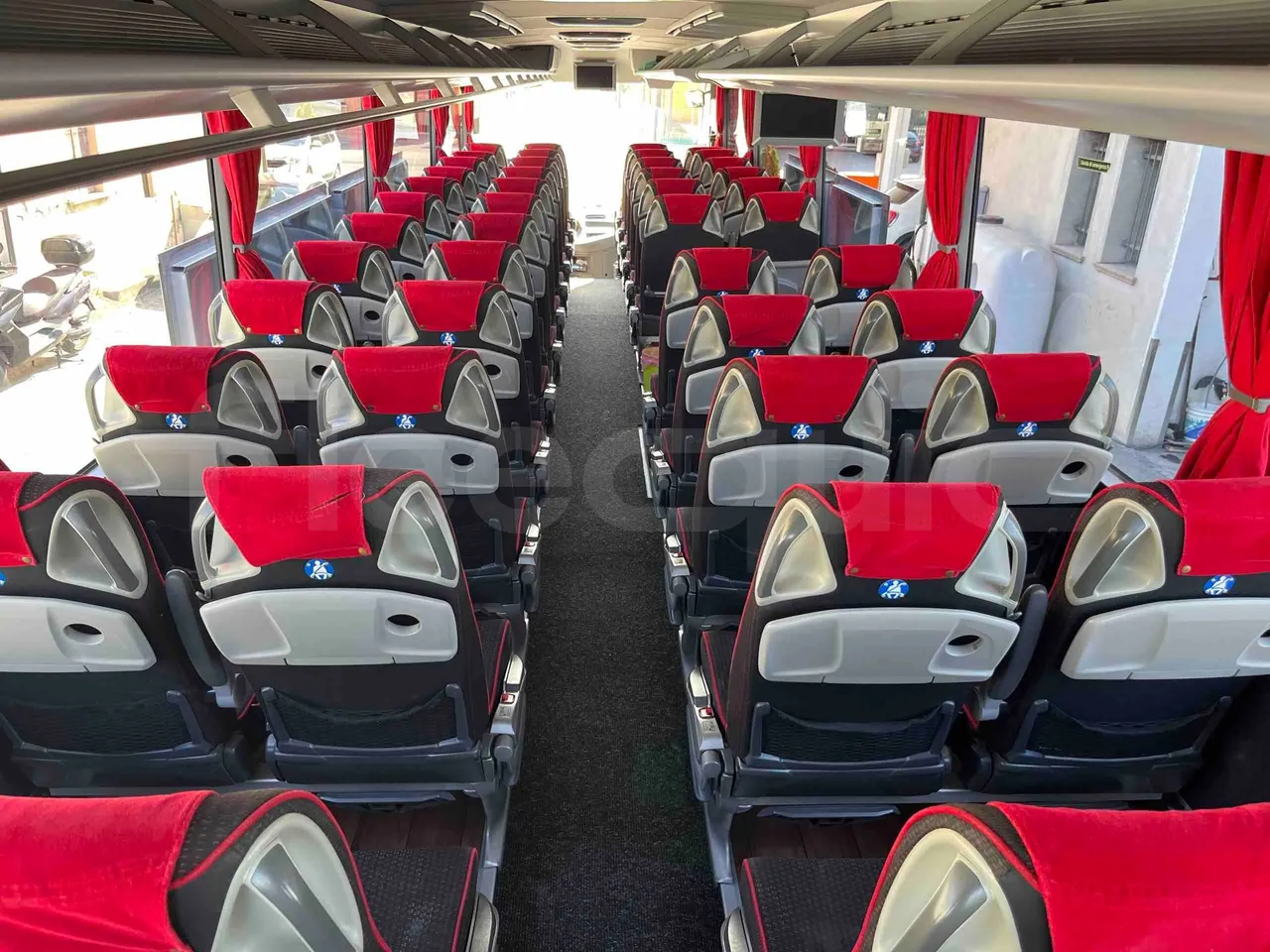 Mercedes-Benz Tourismo 632 01 - Euro6 - 315kW - 12.140mt - forward view all seats last row height