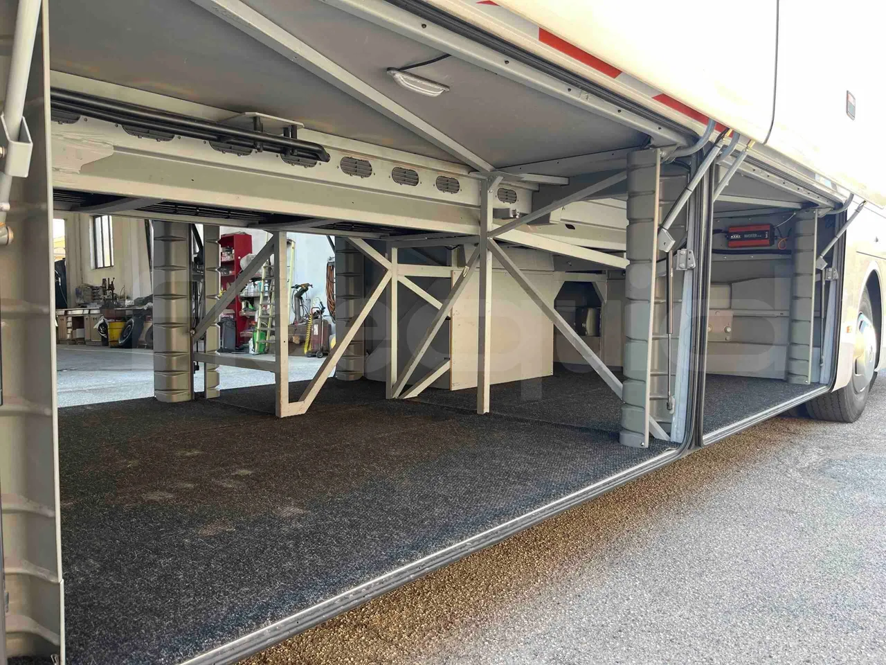 Mercedes-Benz Tourismo 632 01 - Euro6 - 315kW - 12.140mt - internal frame rust check