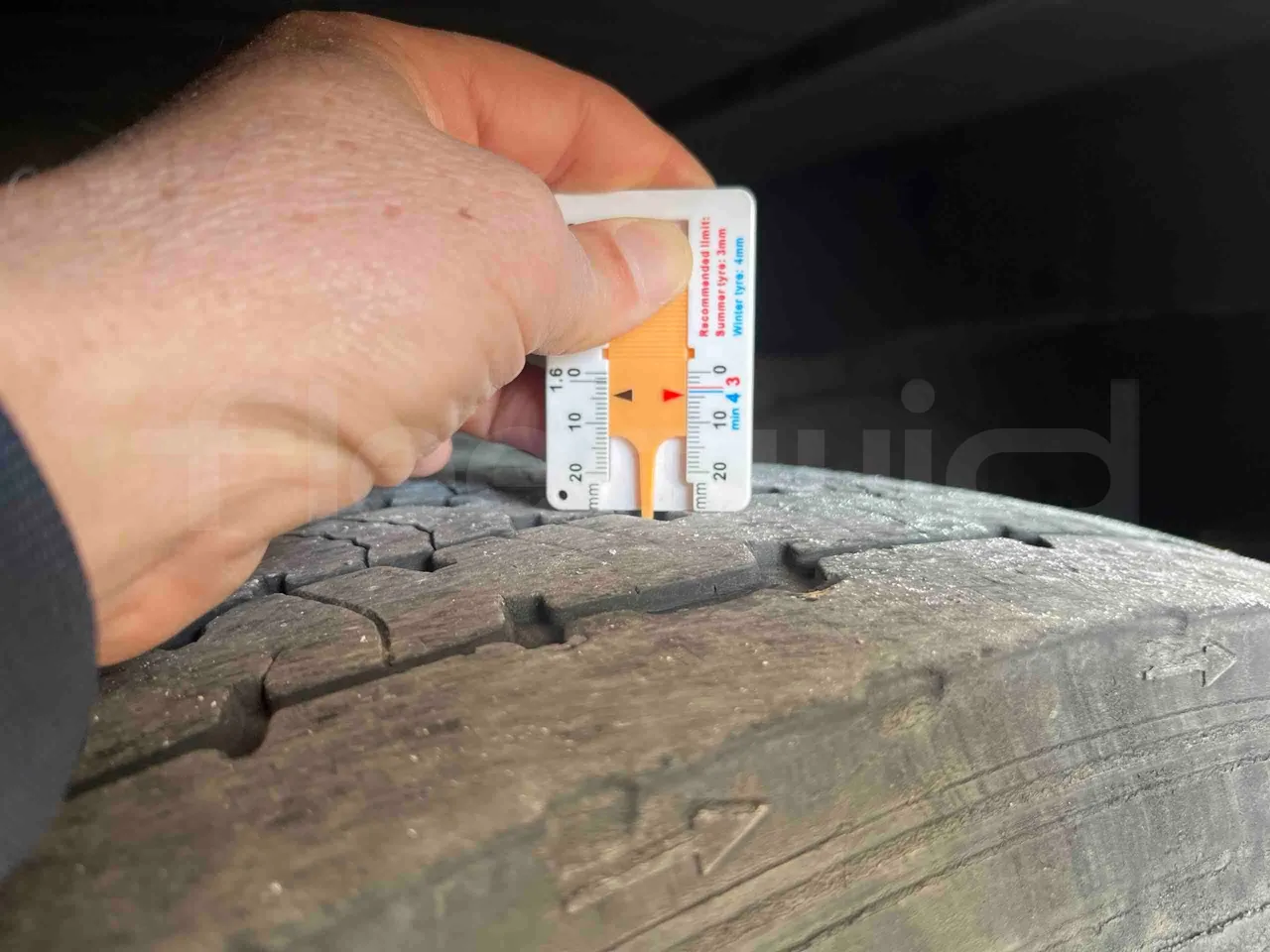 Mercedes-Benz Tourismo 632 01 - Euro6 - 315kW - 12.140mt - tread condition front tires left