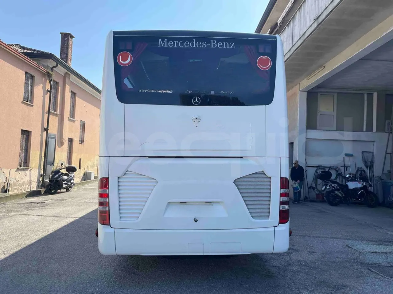 Mercedes-Benz Tourismo 632 01 - Euro6 - 315kW - 12.140mt - rear hatch closed