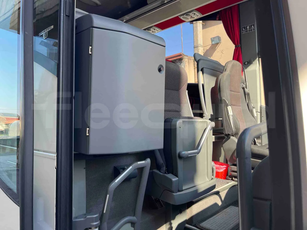 Mercedes-Benz Tourismo 632 01 - Euro6 - 315kW - 12.140mt - hostess seat photo