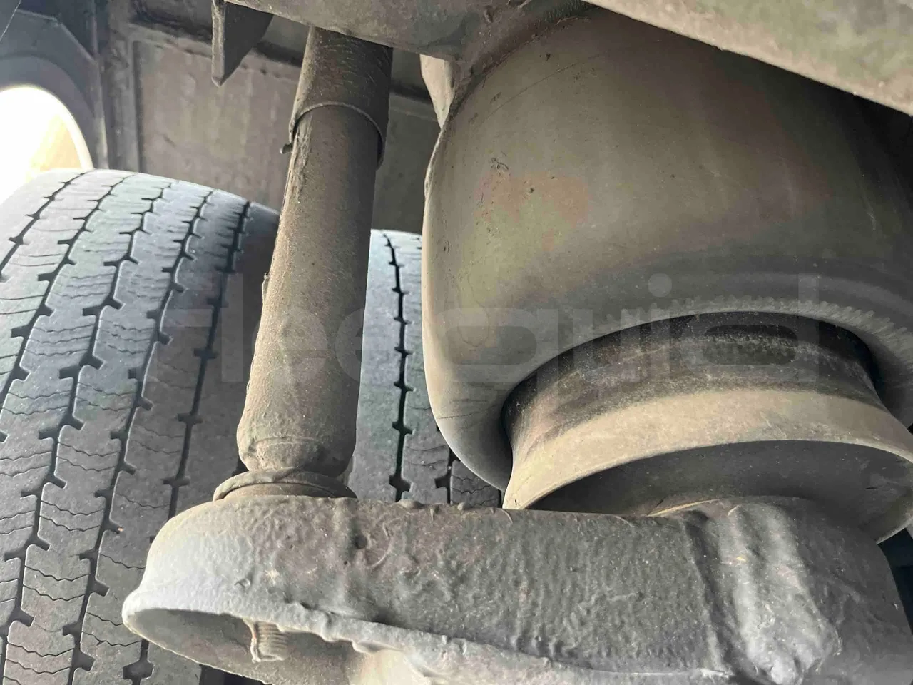 Mercedes-Benz Tourismo 632 01 - Euro6 - 315kW - 12.140mt - axle 2 shock absorbers 2 left