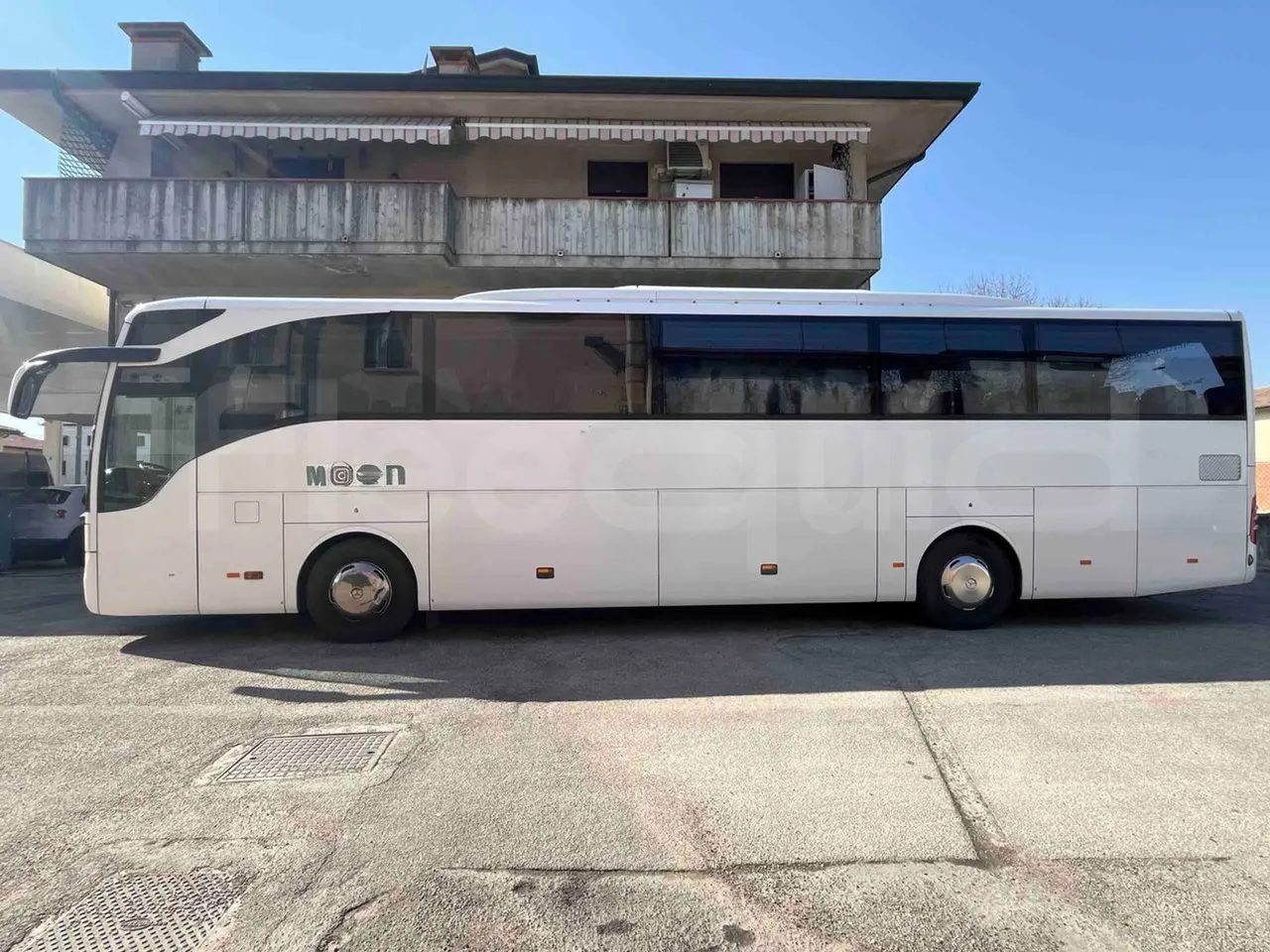 Mercedes-Benz Tourismo 632 01 - Euro6 - 315kW - 12.140mt - left side photo