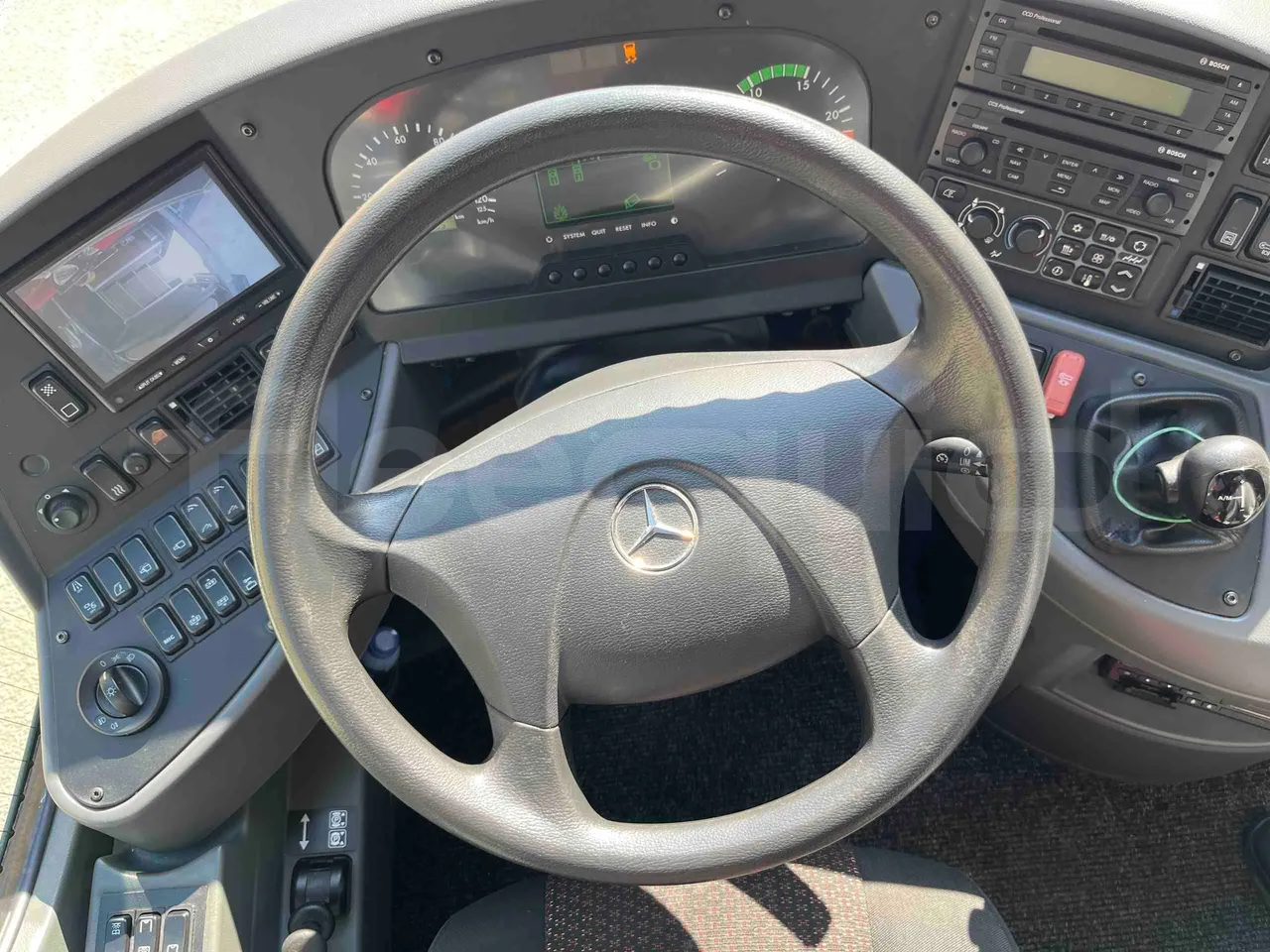 Mercedes-Benz Tourismo 632 01 - Euro6 - 315kW - 12.140mt - steering wheel photo