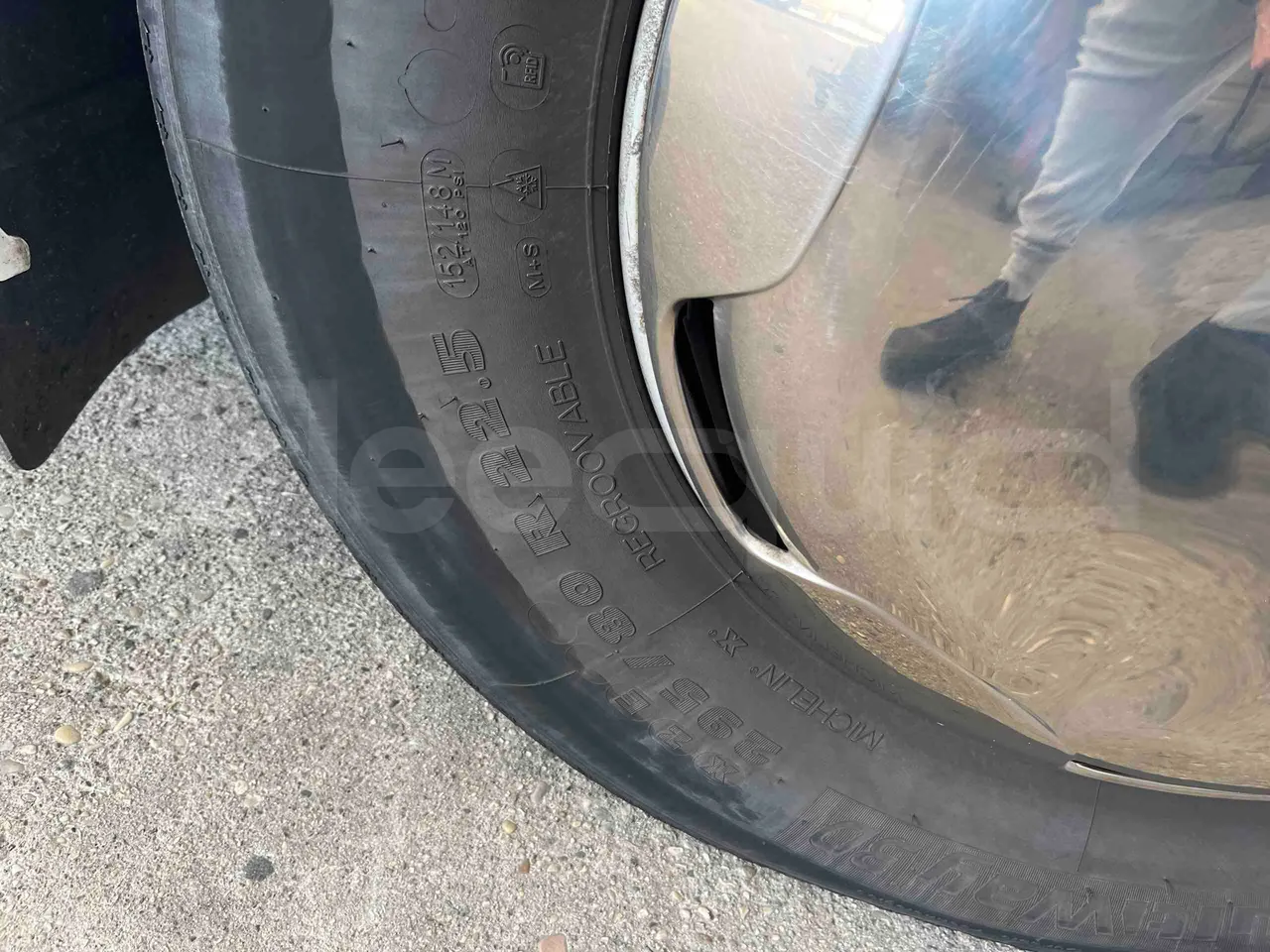 Mercedes-Benz Tourismo 632 01 - Euro6 - 315kW - 12.140mt - front left tire measurements