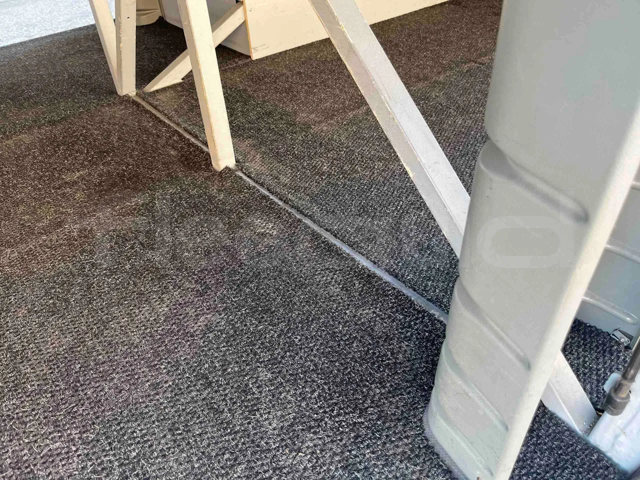 Mercedes-Benz Tourismo 632 01 - Euro6 - 315kW - 12.140mt - under carpet photo