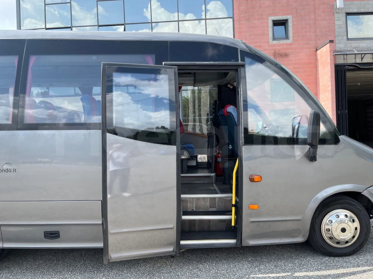 Iveco Daily 65C/E4 - EUR5 - 125kW - 7.714m Wing - front door 1 open