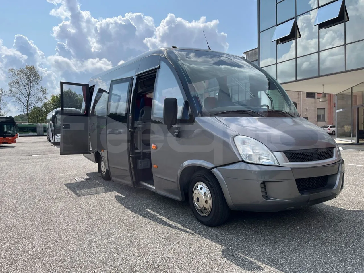 Iveco Daily 65C/E4 - EUR5 - 125kW - 7.714m Wing - 3/4 right front doors open