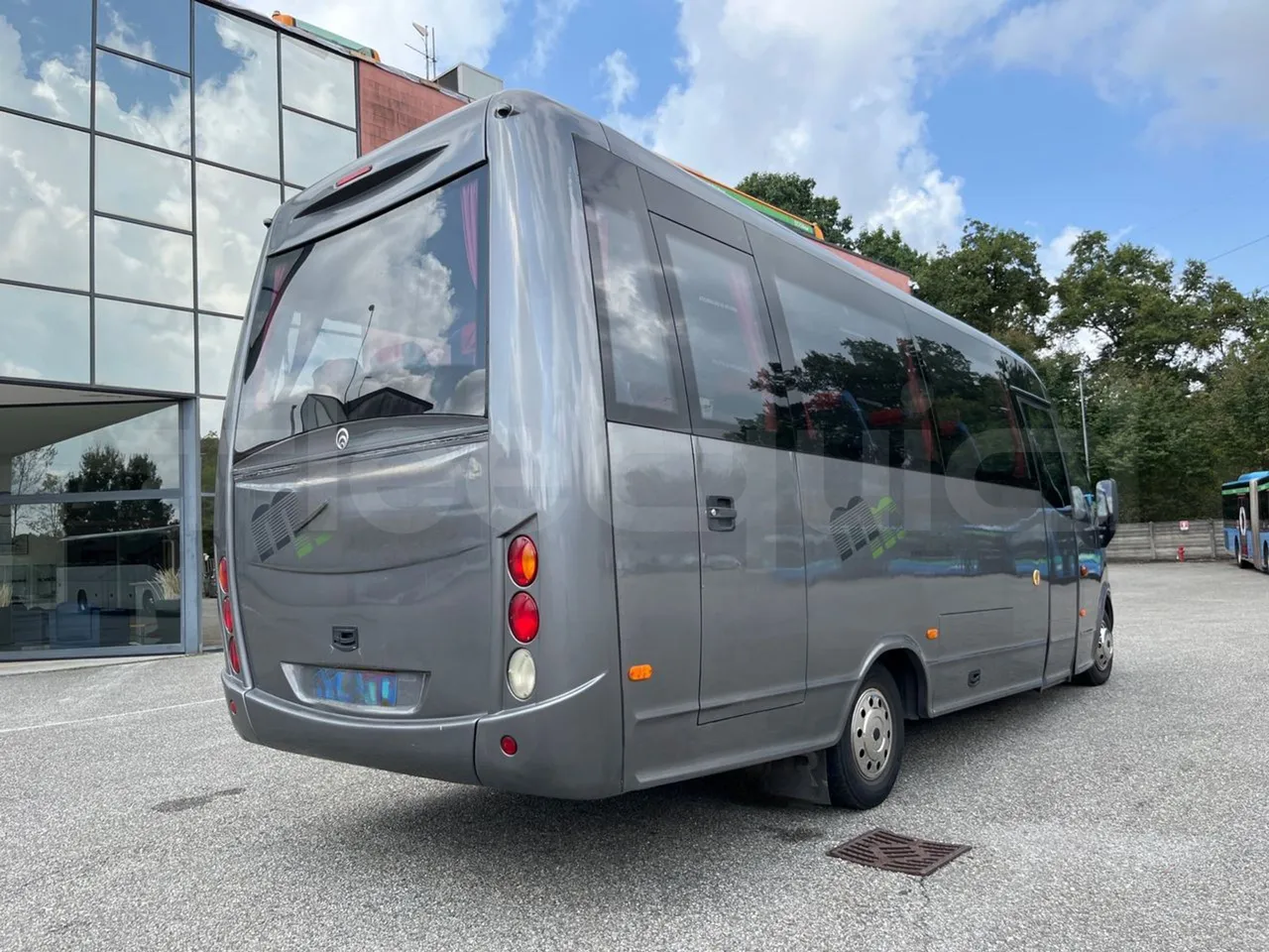 Iveco Daily 65C/E4 - EUR5 - 125kW - 7.714m Wing - 3/4 right rear doors closed