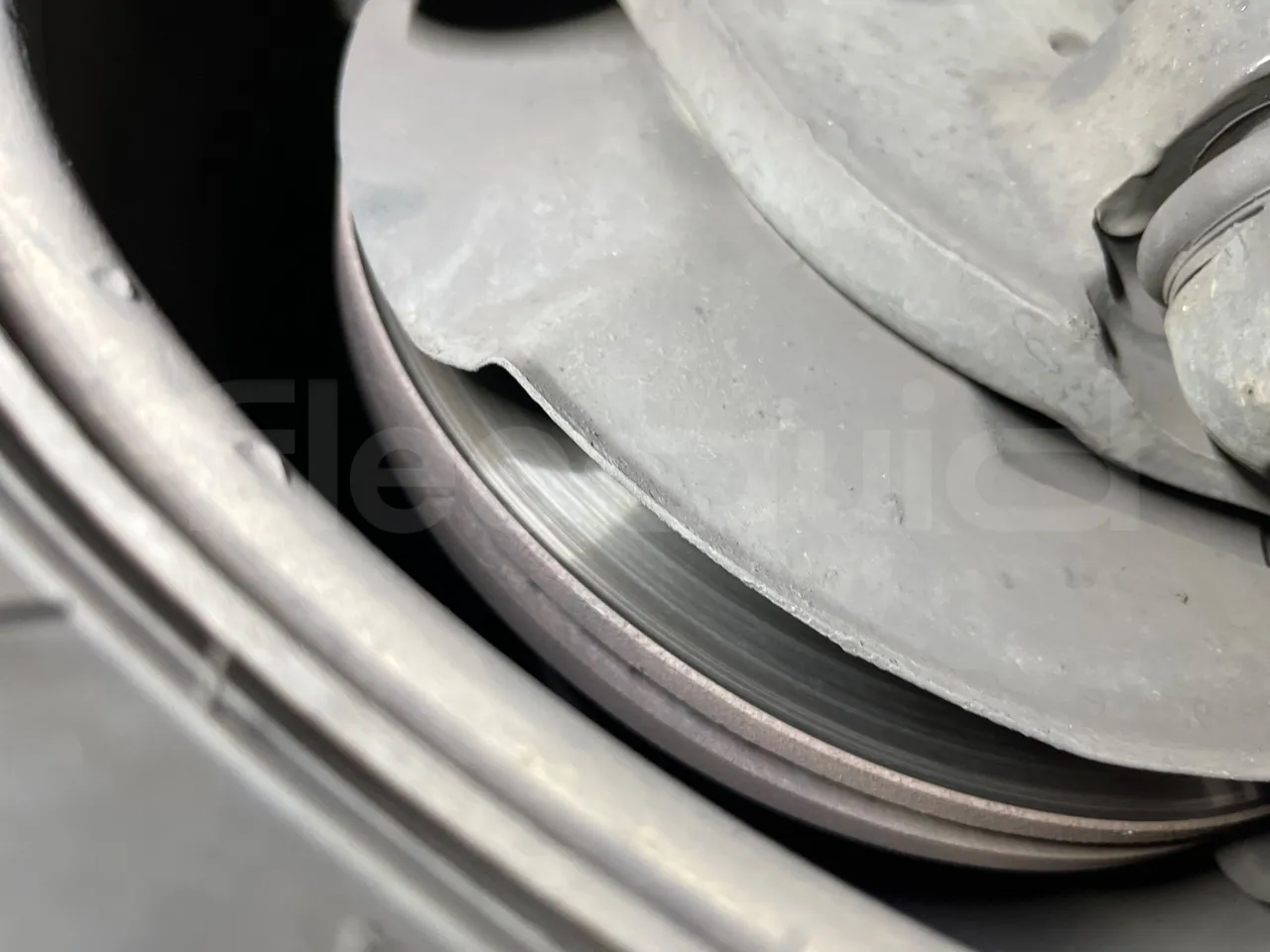 Iveco Daily 65C/E4 - EUR5 - 125kW - 7.714m Wing - front discs right