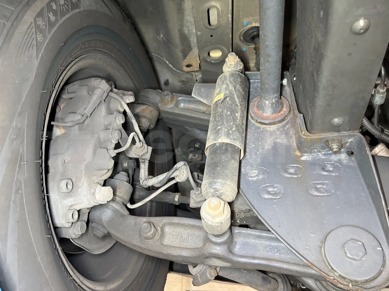 Iveco Daily 65C/E4 - EUR5 - 125kW - 7.714m Wing - front shock absorbers left
