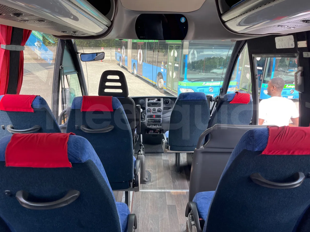 Iveco Daily 65C/E4 - EUR5 - 125kW - 7.714m Wing - reverse view middle aisle