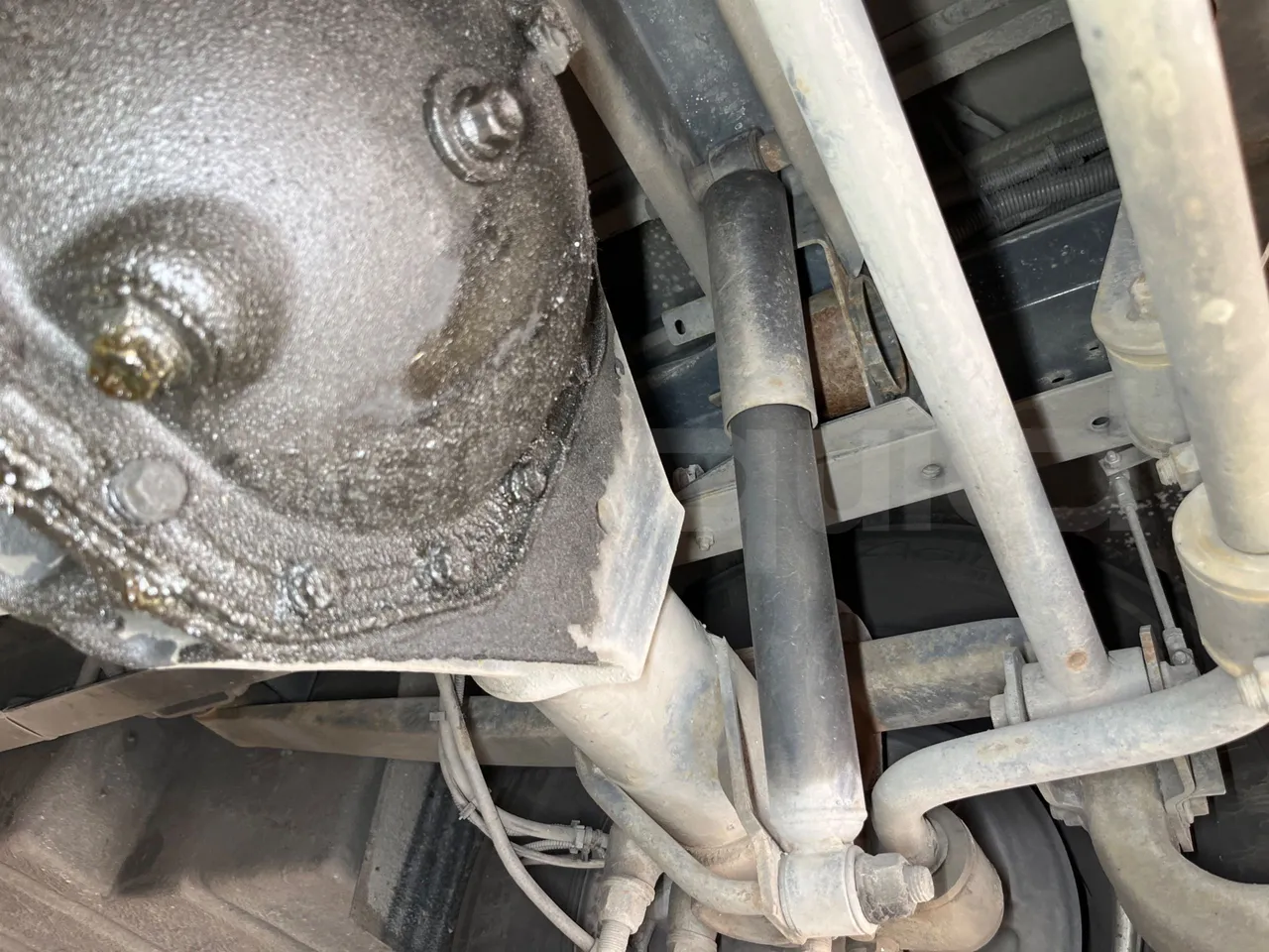 Iveco Daily 65C/E4 - EUR5 - 125kW - 7.714m Wing - axle 2 shock absorbers 2 left