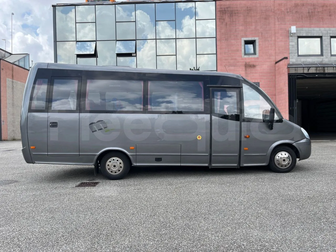 Iveco Daily 65C/E4 - EUR5 - 125kW - 7.714m Wing - right side doors closed