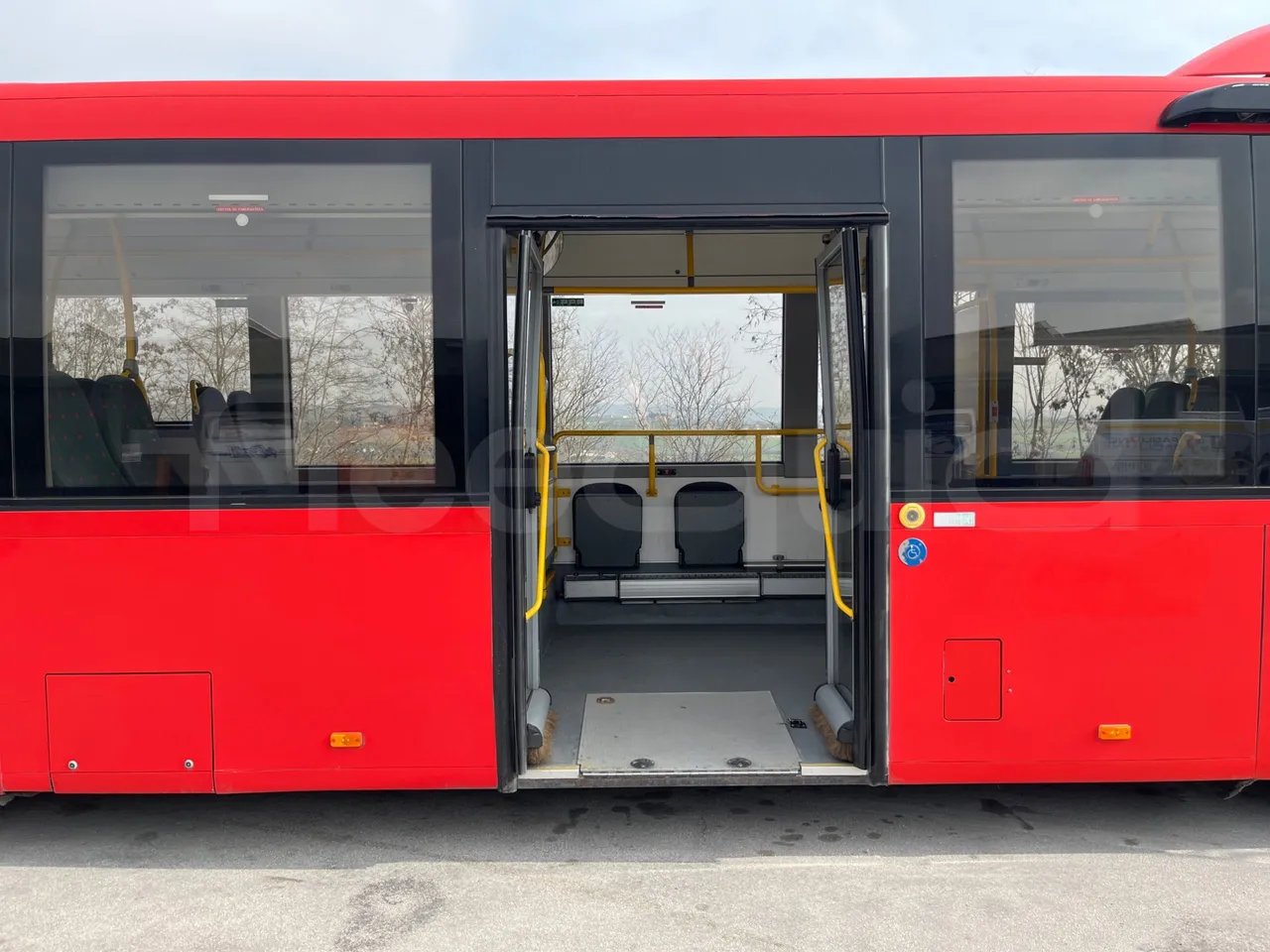 Volvo B4SH 7900 - Euro5 - 161kW - 12.084mt - front door 2 open