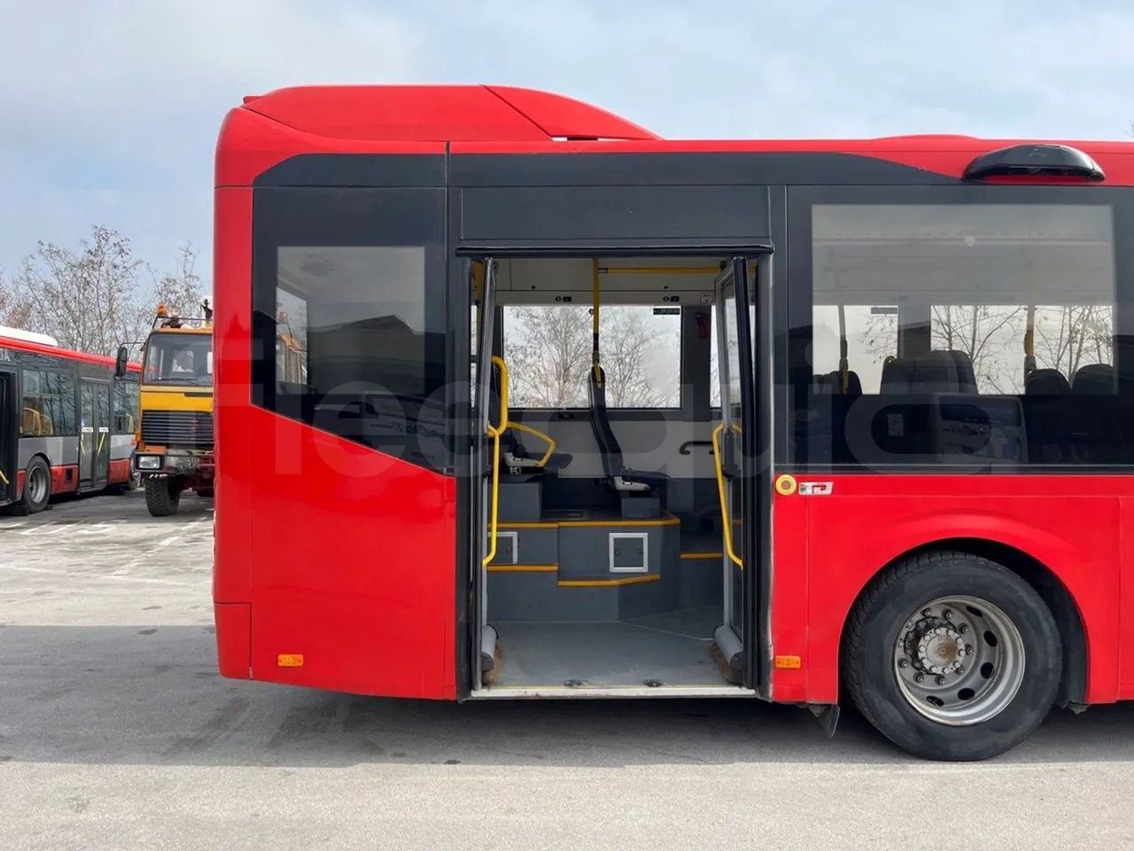 Volvo B4SH 7900 - Euro5 - 161kW - 12.084mt - front door 3 open