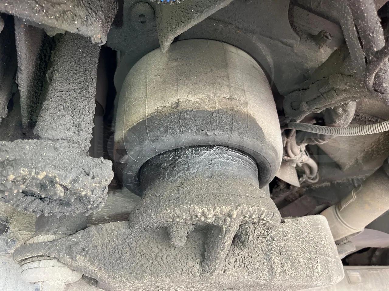 Volvo B4SH 7900 - Euro5 - 161kW - 12.084mt - axel 2 air springs 2 left