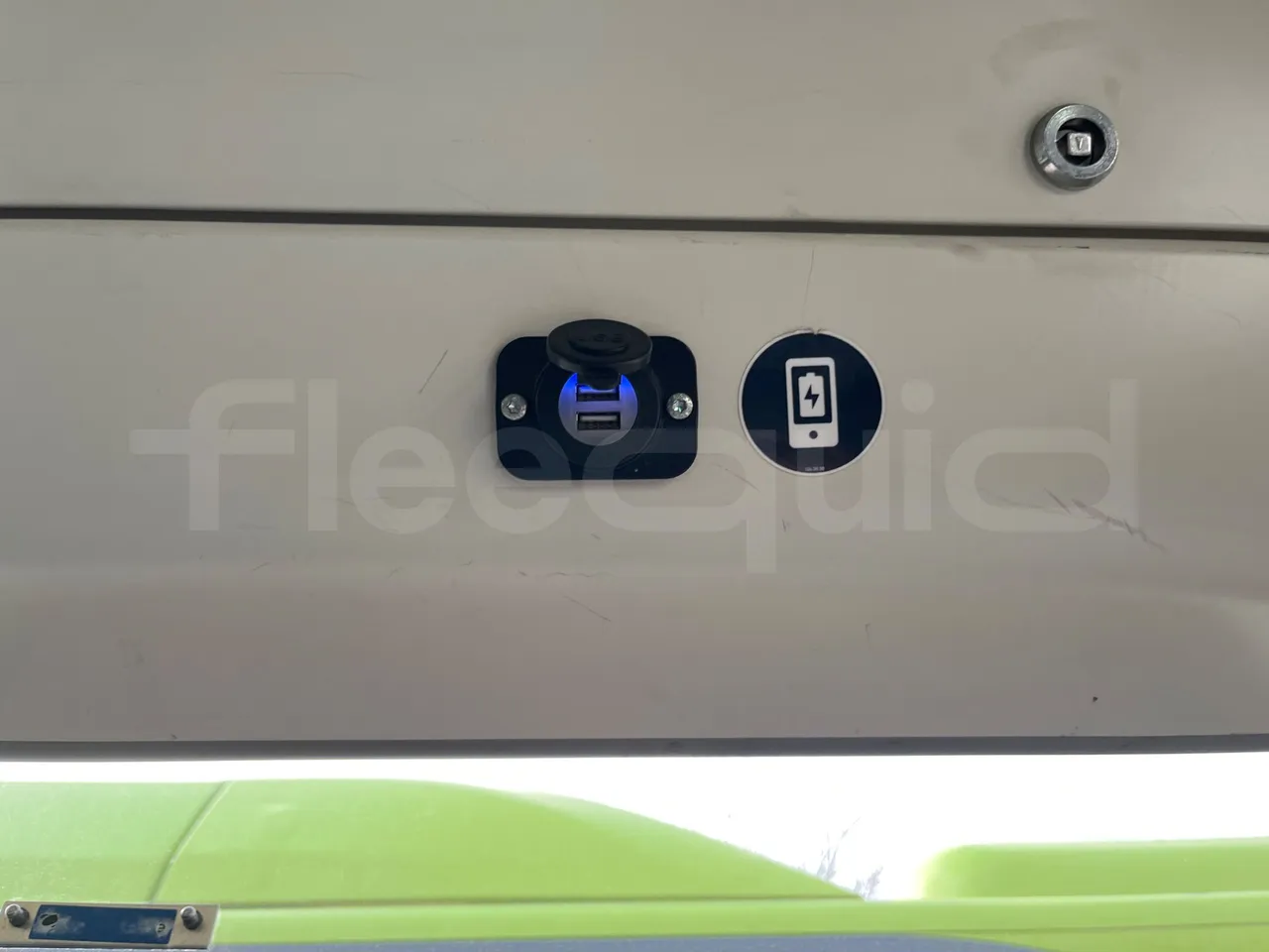 Volvo B4SH 7900 - Euro5 - 161kW - 12.084mt - usb charging detail