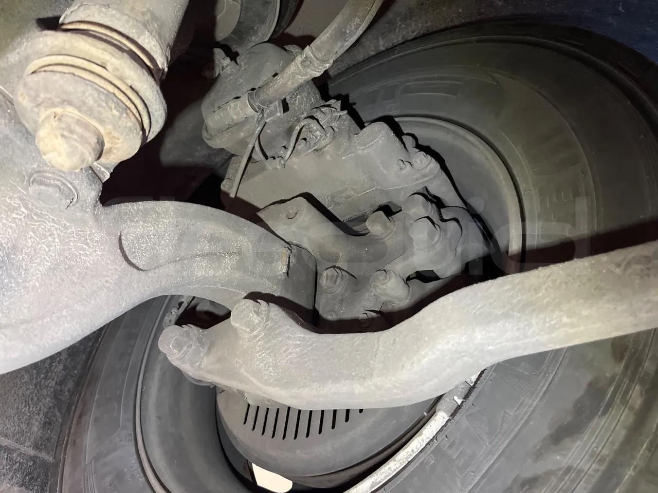 Volvo B4SH 7900 - Euro5 - 161kW - 12.084mt - front brake calipers right