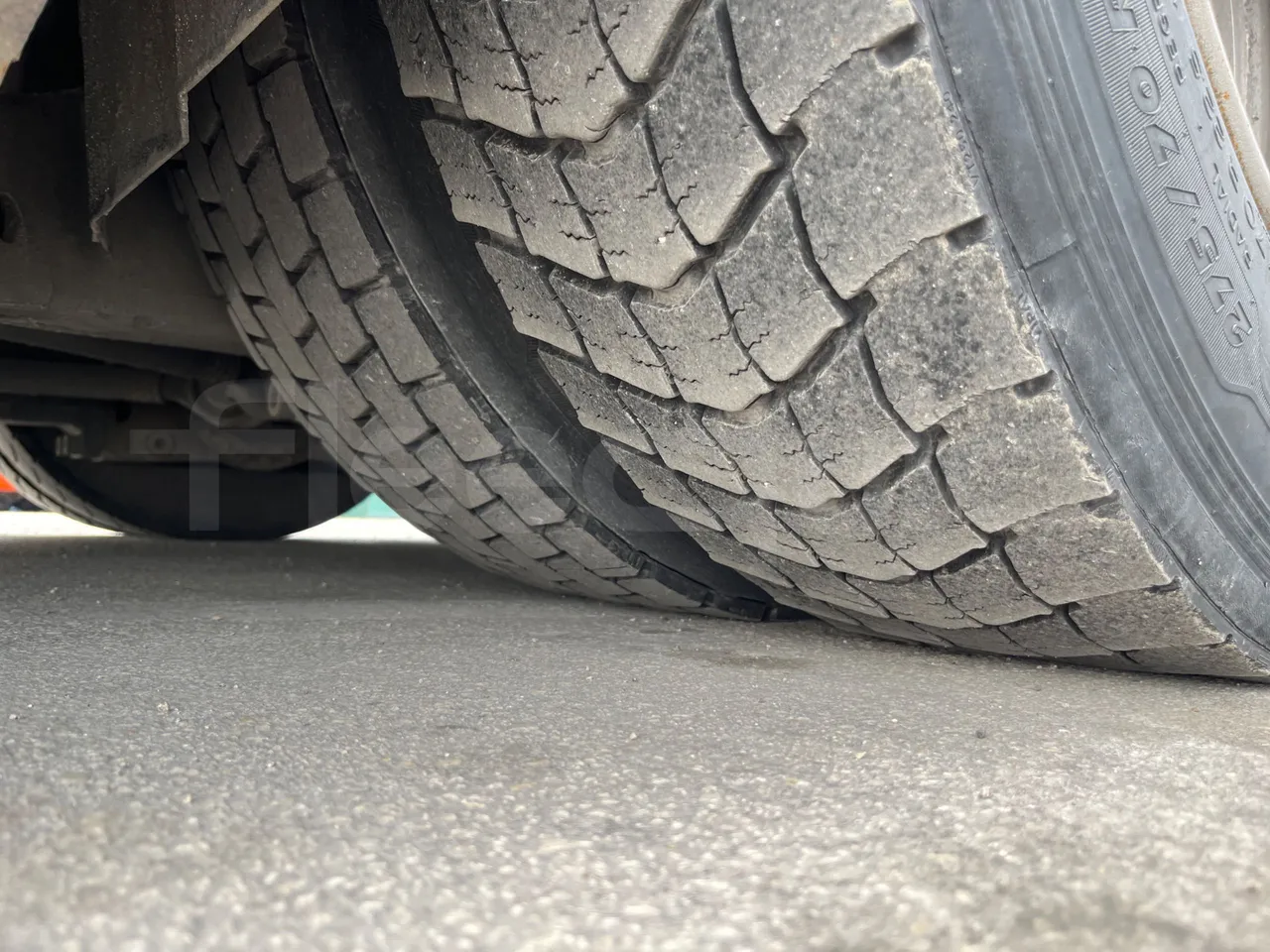 Volvo B4SH 7900 - Euro5 - 161kW - 12.084mt - tread condition second axle tires left