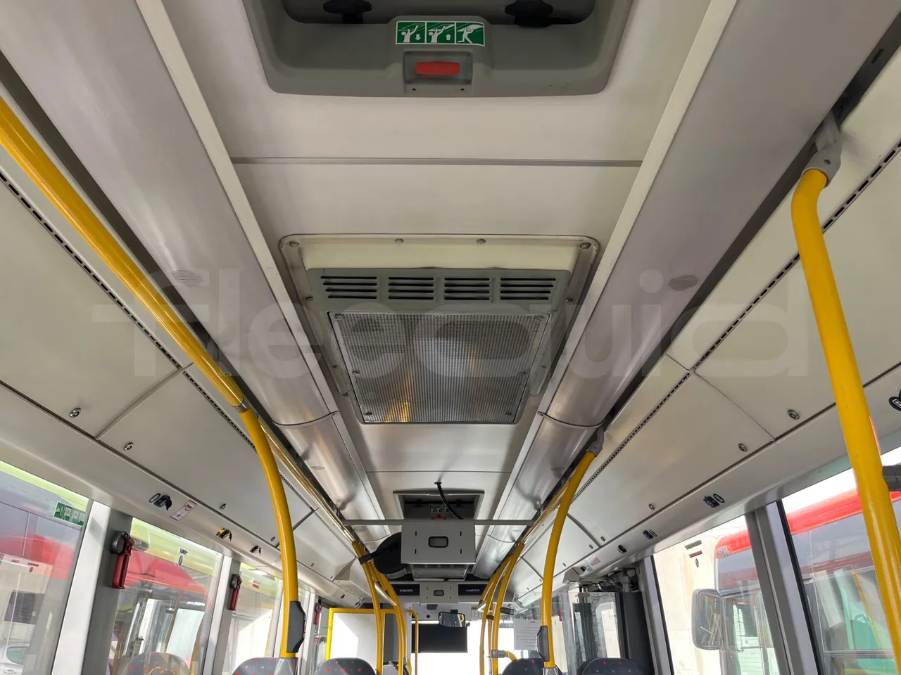 Volvo B4SH 7900 - Euro5 - 161kW - 12.084mt - overhead compartments photo