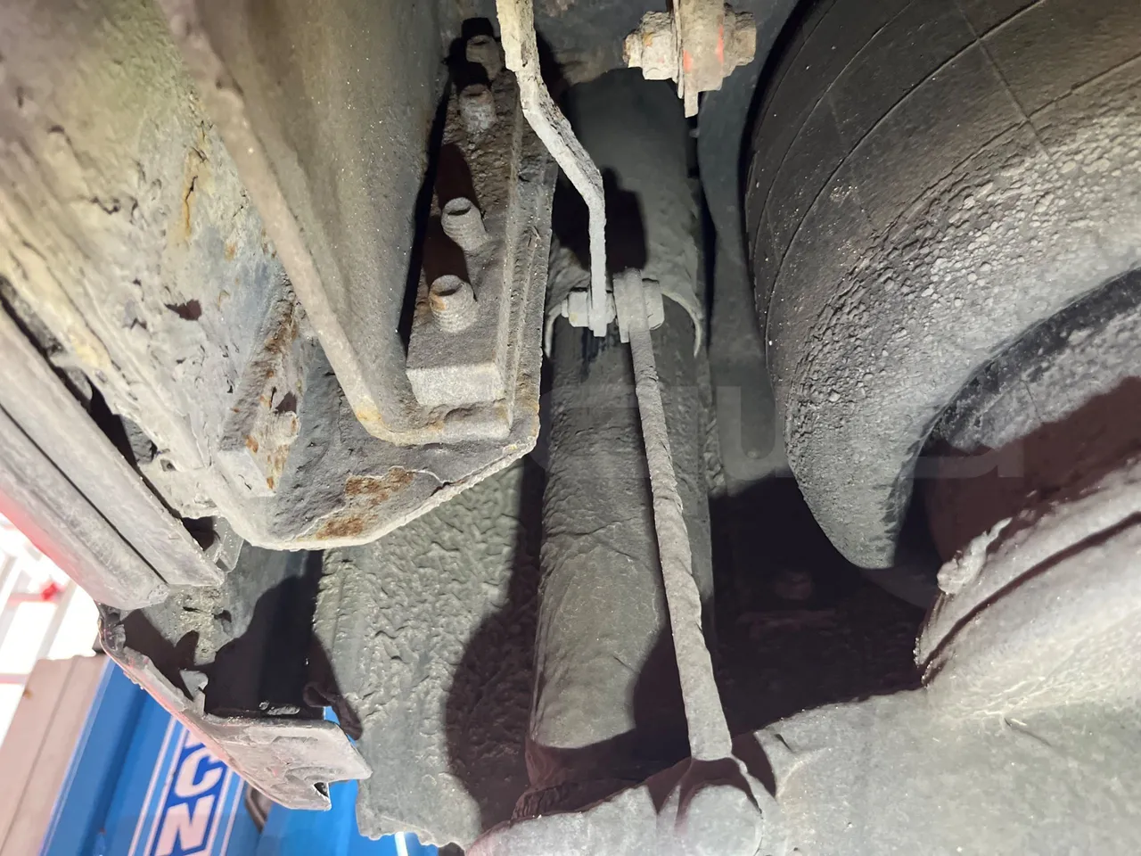 Volvo B4SH 7900 - Euro5 - 161kW - 12.084mt - axle 2 shock absorbers 1 right