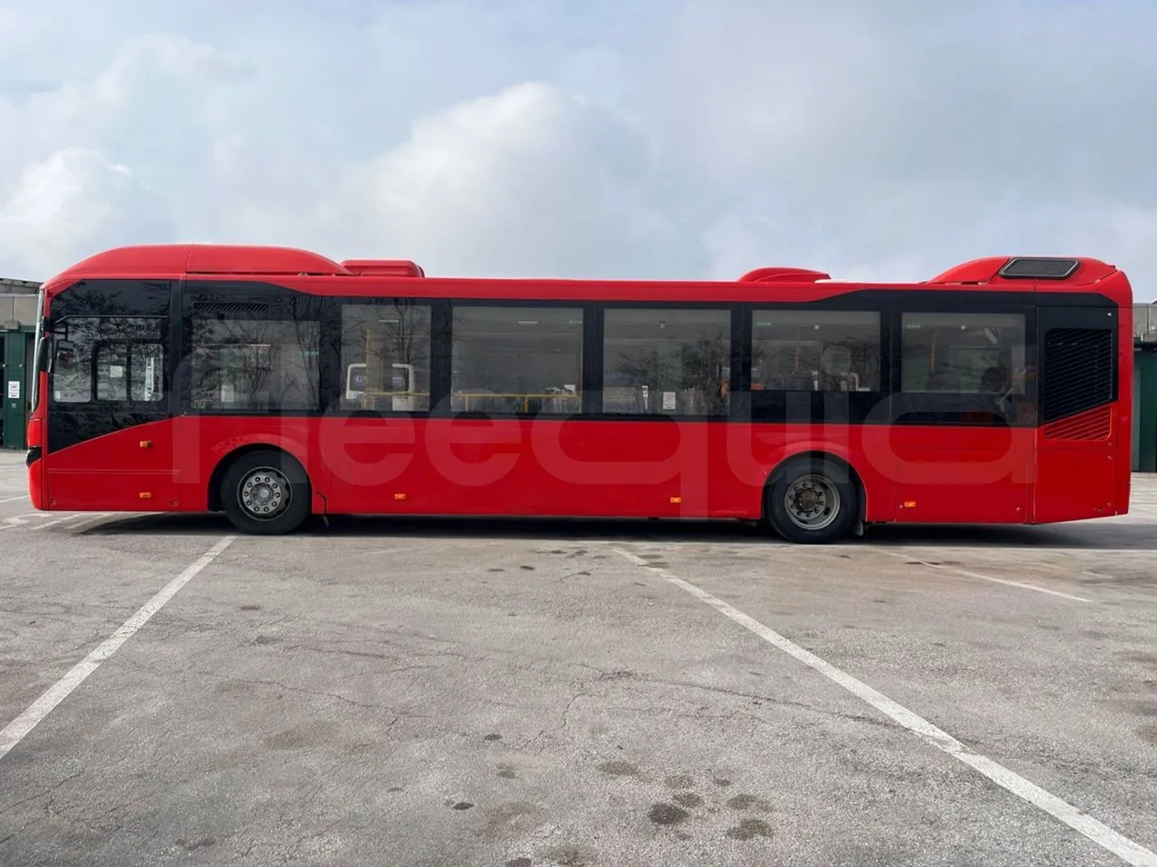 Volvo B4SH 7900 - Euro5 - 161kW - 12.084mt - left side photo