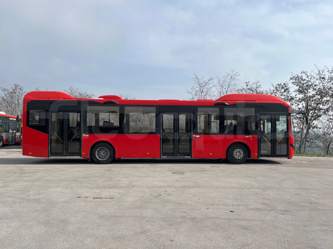 Volvo B4SH 7900 - Euro5 - 161kW - 12.084mt - right side doors closed