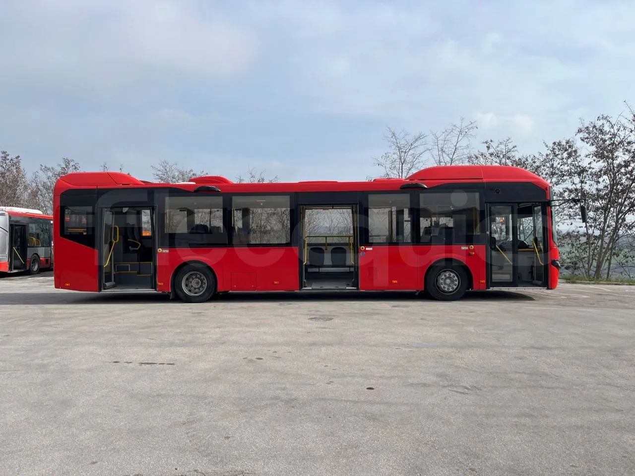 Volvo B4SH 7900 - Euro5 - 161kW - 12.084mt - right side doors open