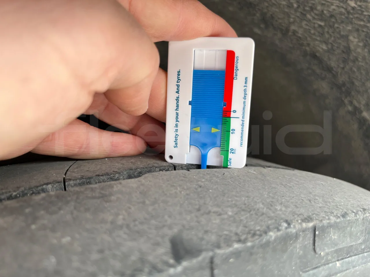 Volvo B4SH 7900 - Euro5 - 161kW - 12.084mt - rear left tire photo