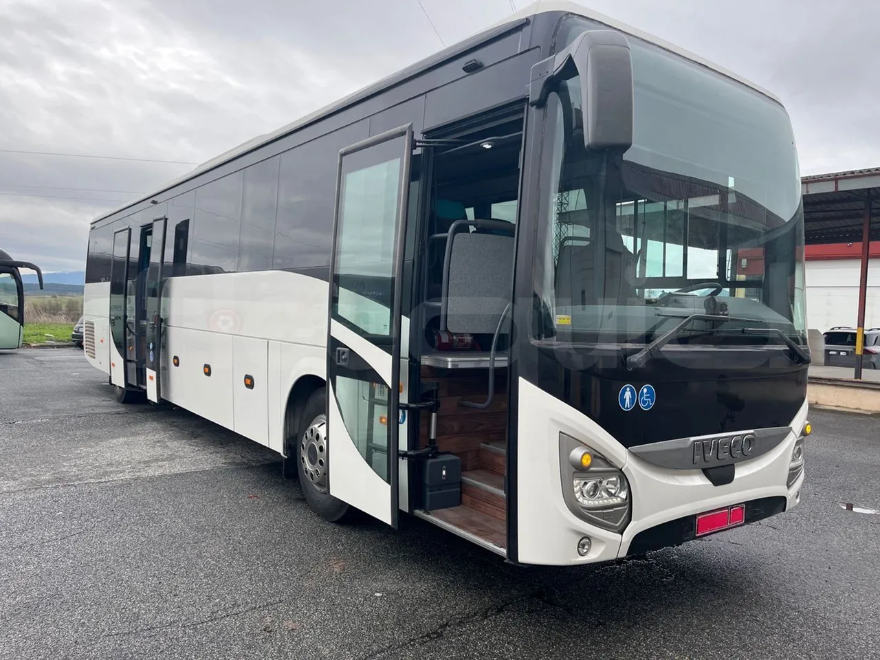 Iveco Evadys Evadys H - Euro 6 - 294 kW - 13 mt - 3/4 right front doors open