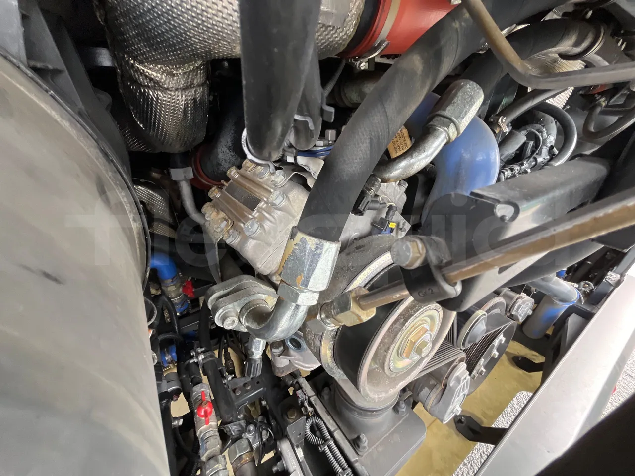 Iveco Evadys Evadys H - Euro 6 - 294 kW - 13 mt - air conditioning compressor