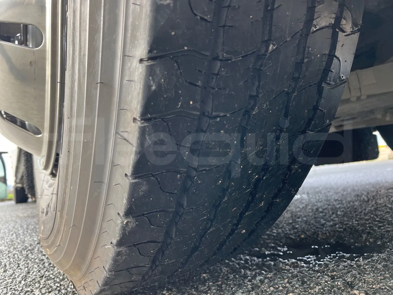 Iveco Evadys Evadys H - Euro 6 - 294 kW - 13 mt - tread condition front tires right