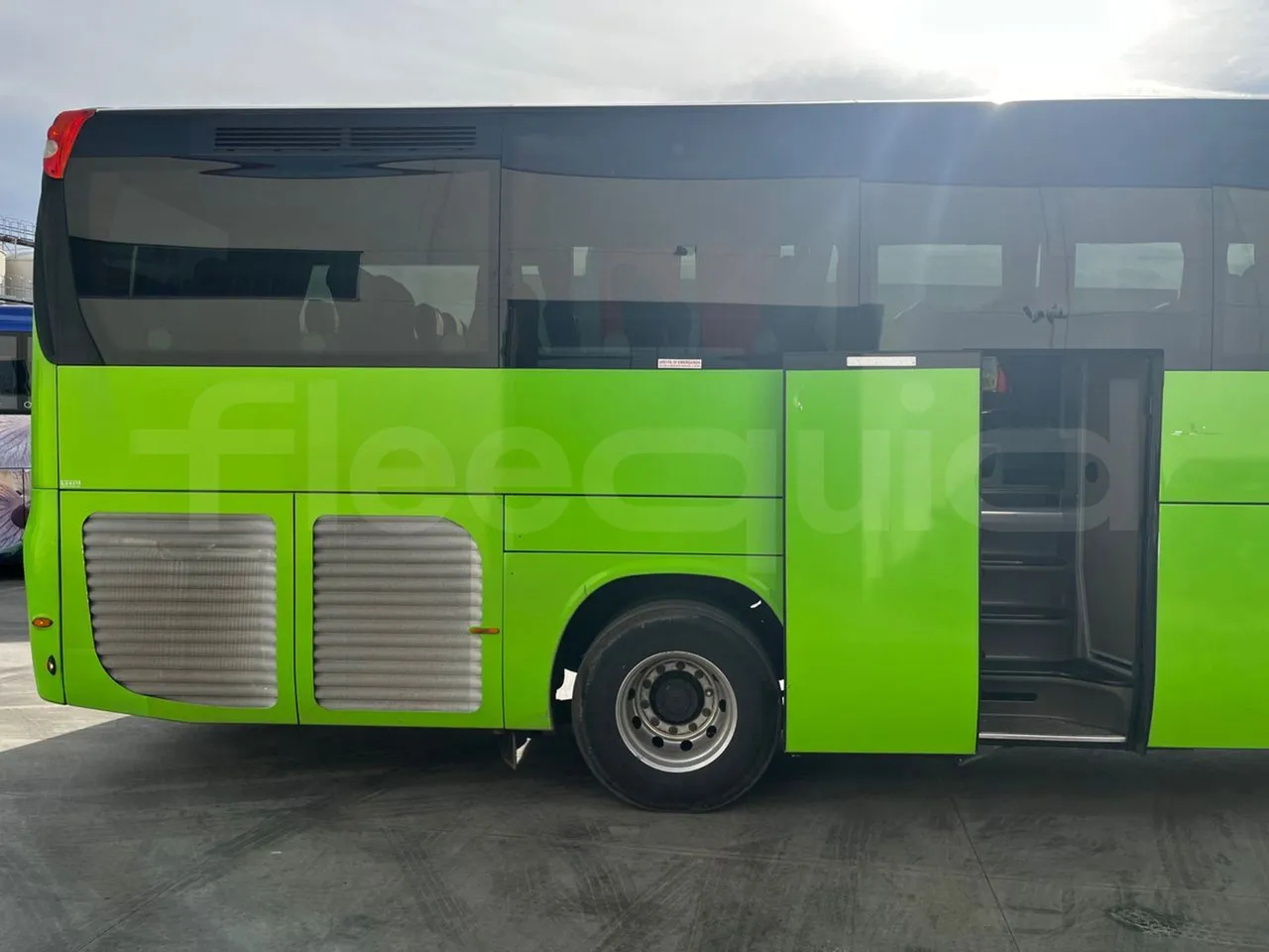 Iveco Magelys SFR2XX - Euro6 - 294kW - 12.830mt - front door 3 open