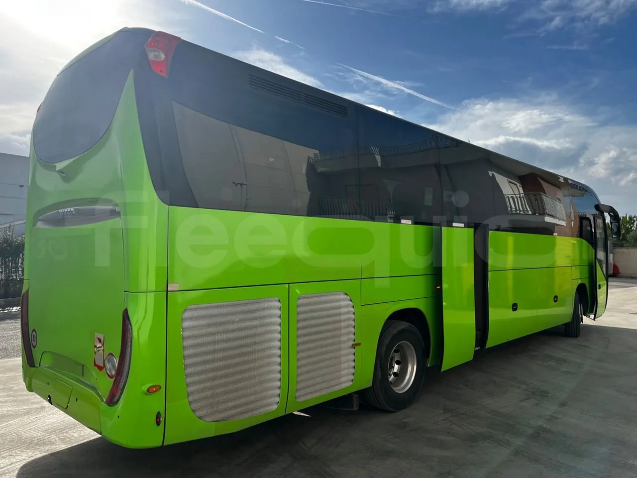 Iveco Magelys SFR2XX - Euro6 - 294kW - 12.830mt - 3/4 right rear doors open