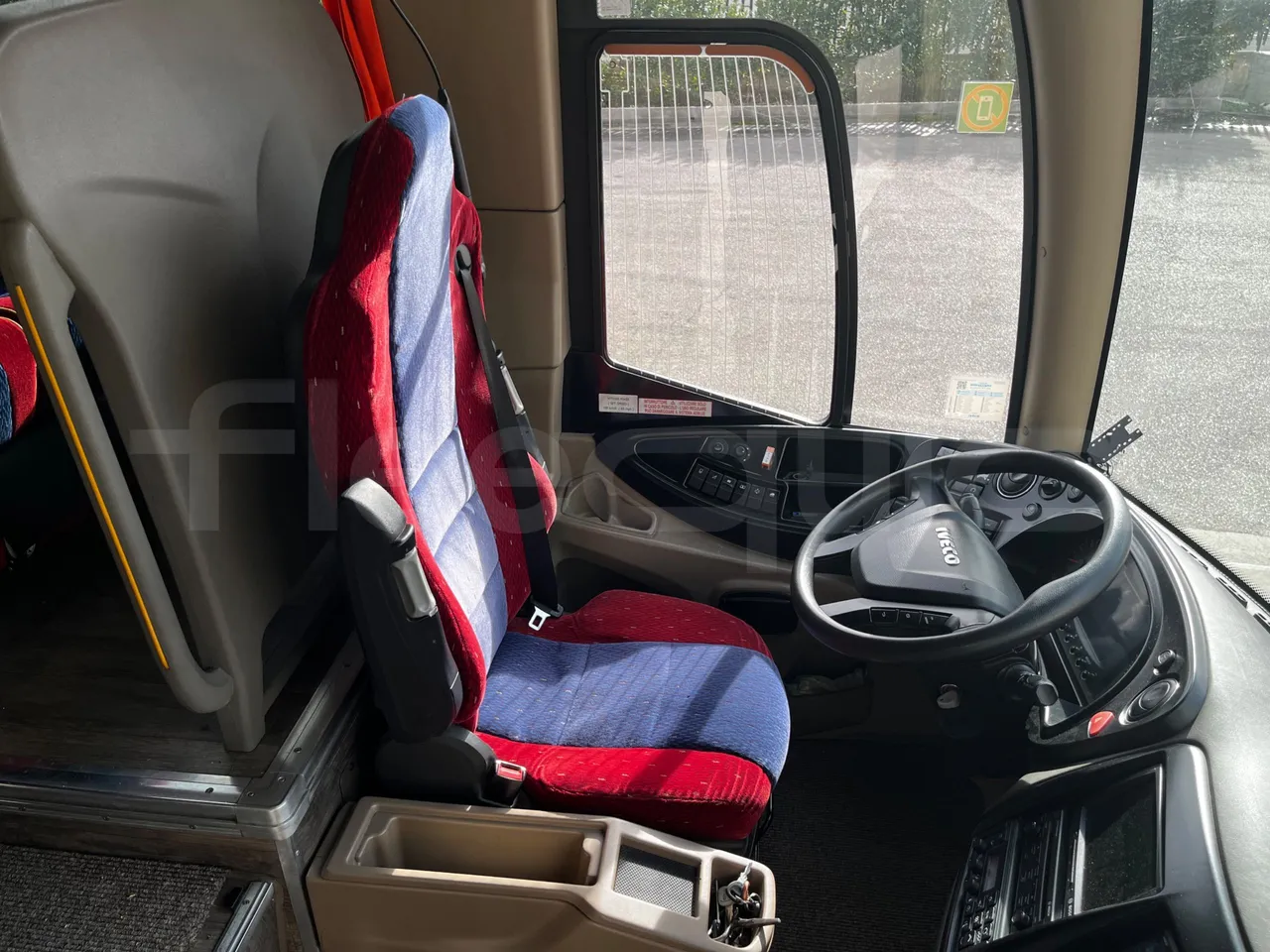 Iveco Magelys SFR2XX - Euro6 - 294kW - 12.830mt - driver's seat photo