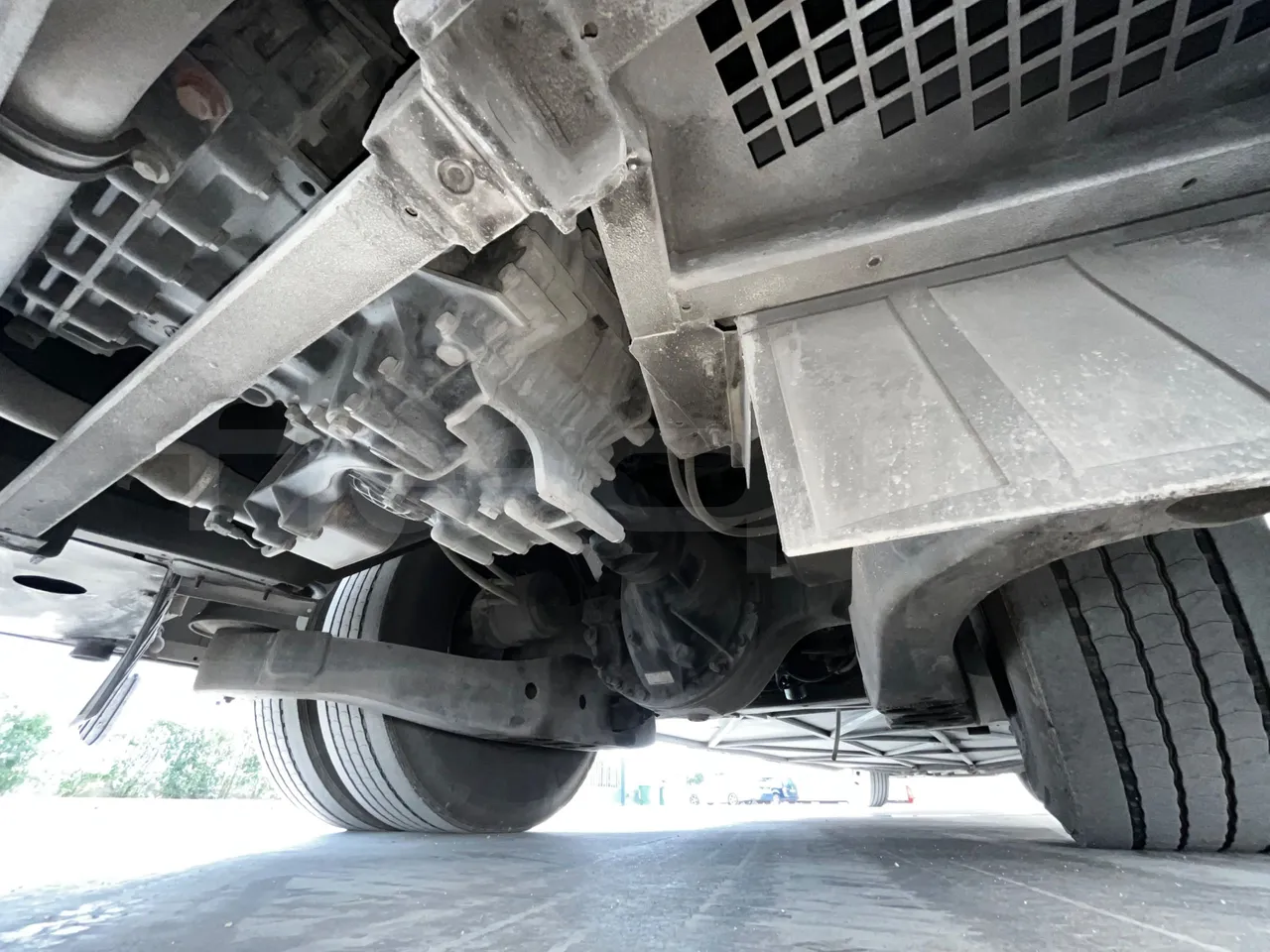 Iveco Magelys SFR2XX - Euro6 - 294kW - 12.830mt - gearbox photo