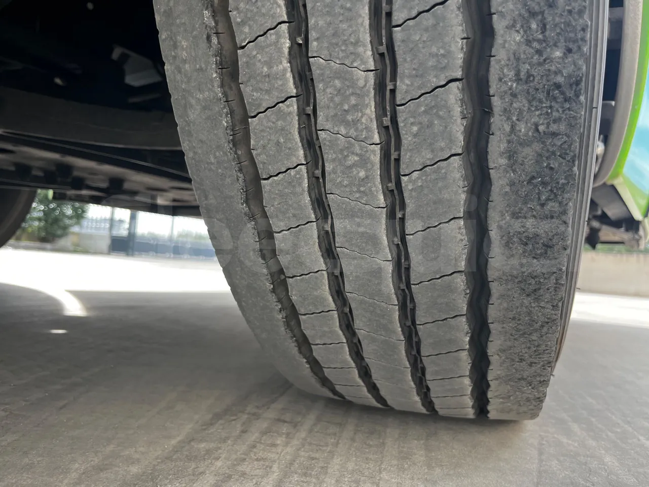 Iveco Magelys SFR2XX - Euro6 - 294kW - 12.830mt - tread condition front tires right