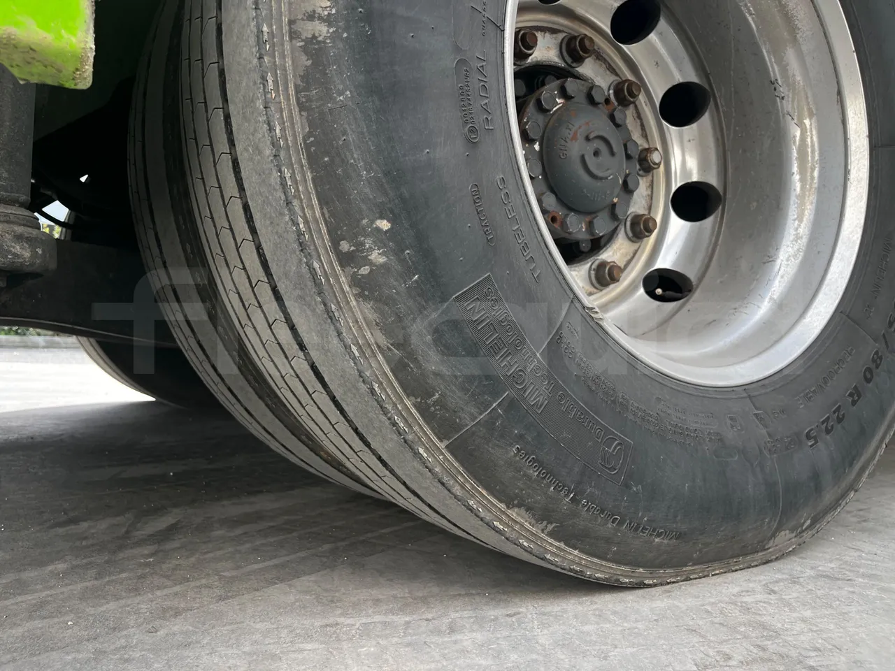 Iveco Magelys SFR2XX - Euro6 - 294kW - 12.830mt - tread condition third axle tires right