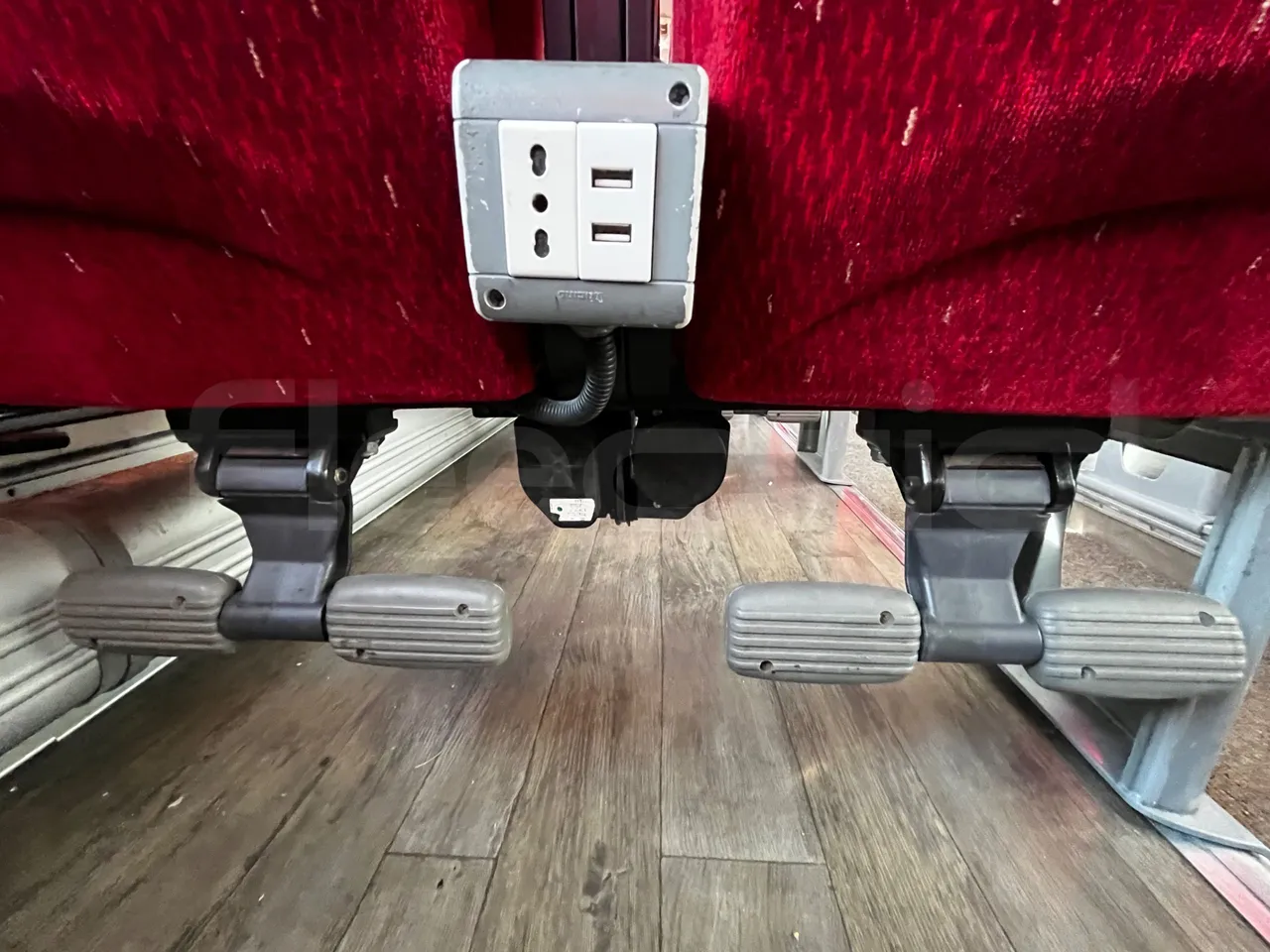 Iveco Magelys SFR2XX - Euro6 - 294kW - 12.830mt - power outlets detail