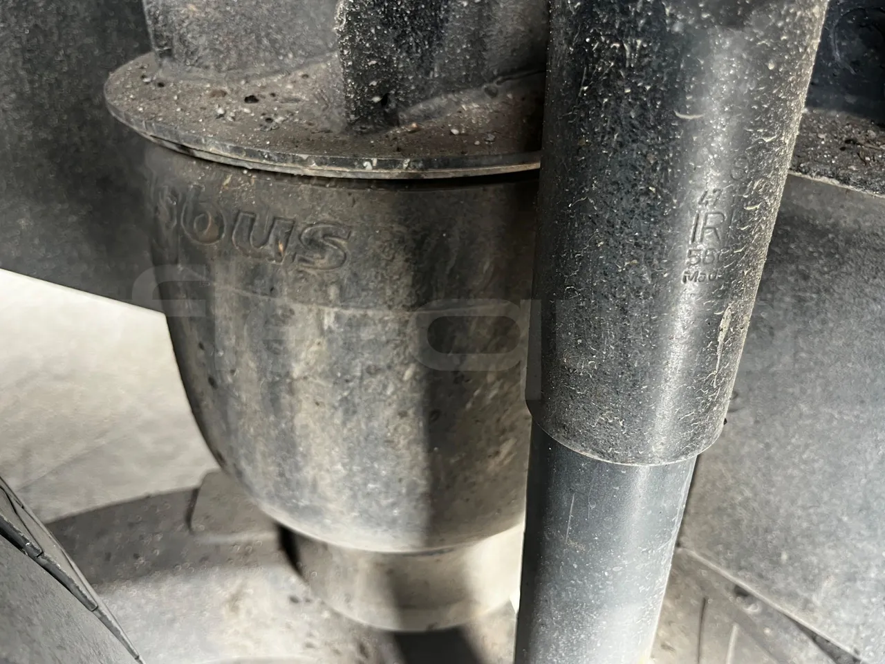 Iveco Magelys SFR2XX - Euro6 - 294kW - 12.830mt - axle 2 shock absorbers 2 left