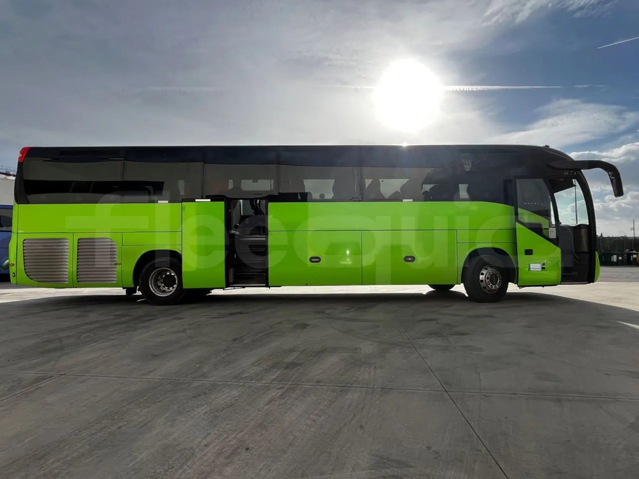 Iveco Magelys SFR2XX - Euro6 - 294kW - 12.830mt - right side doors open