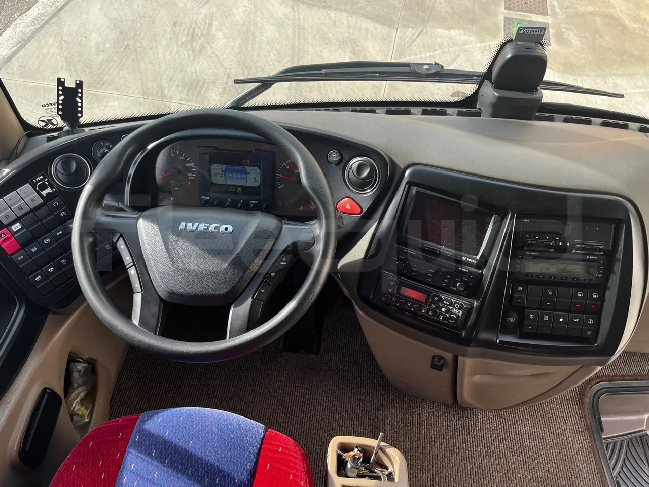 Iveco Magelys SFR2XX - Euro6 - 294kW - 12.830mt - steering wheel photo