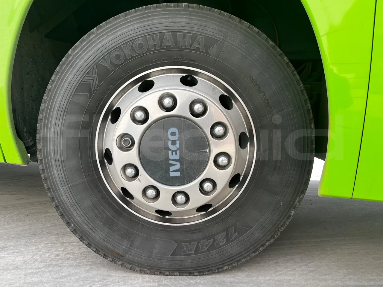 Iveco Magelys SFR2XX - Euro6 - 294kW - 12.830mt - front left tire measurements