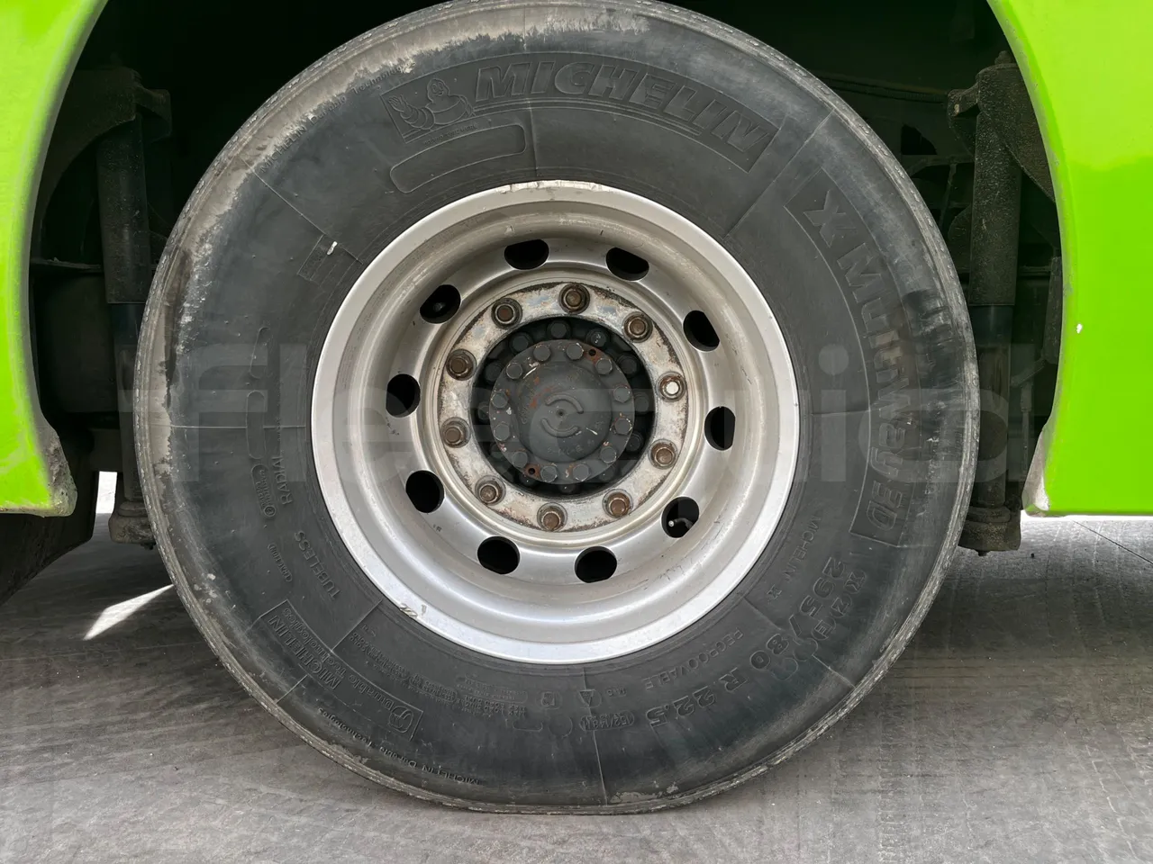 Iveco Magelys SFR2XX - Euro6 - 294kW - 12.830mt - rear left tire photo