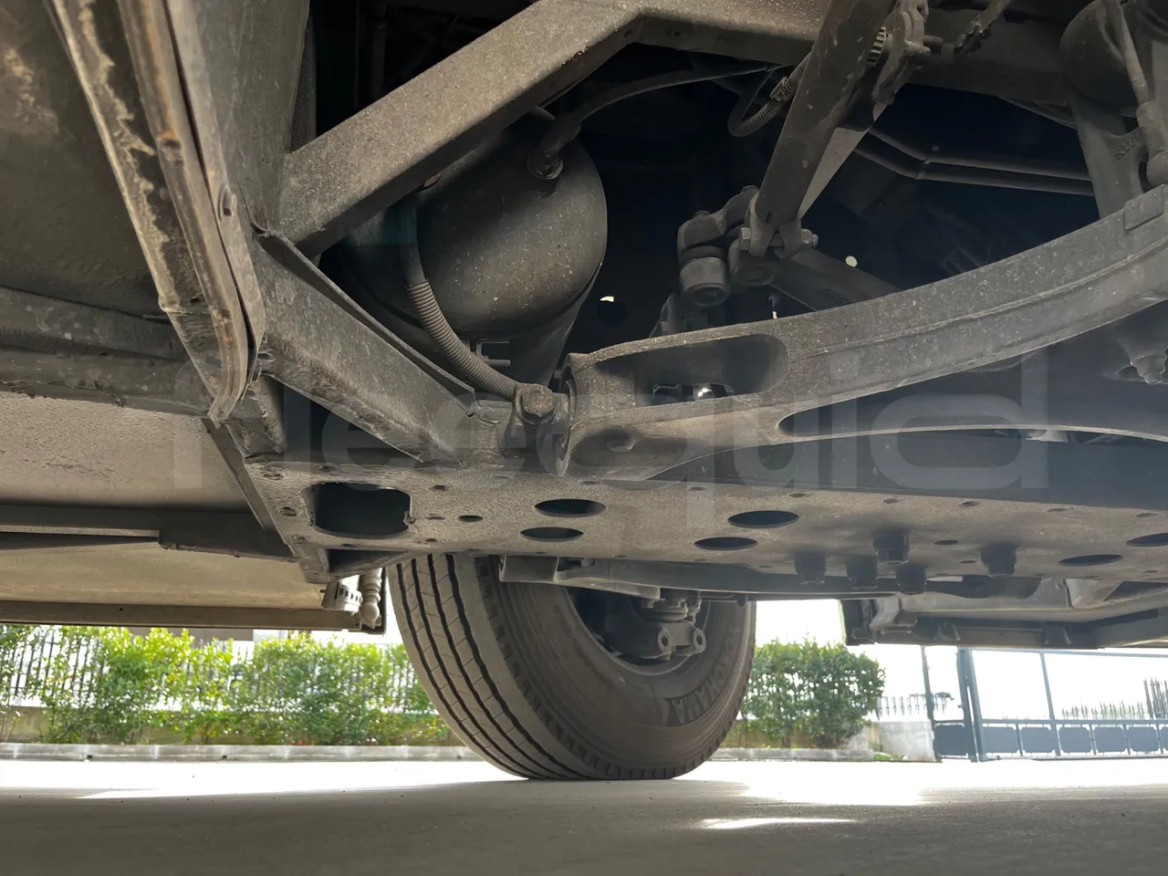 Iveco Magelys SFR2XX - Euro6 - 294kW - 12.830mt - front axle right side