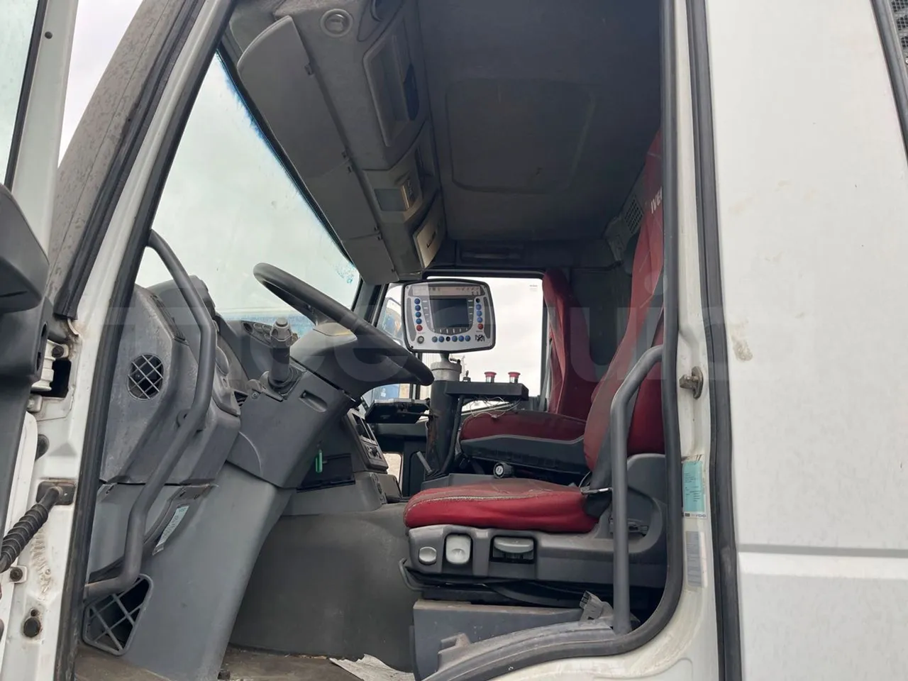 Iveco Magirus A260S/80 - Euro3 - 218kW - 9.450mt - 3/4 right front doors open