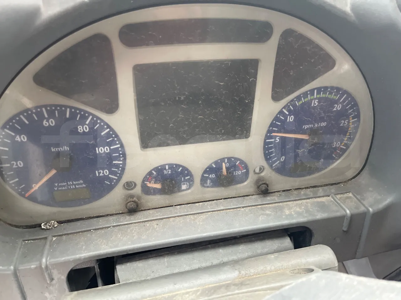 Iveco Magirus A260S/80 - Euro3 - 218kW - 9.450mt - dashboard lights on