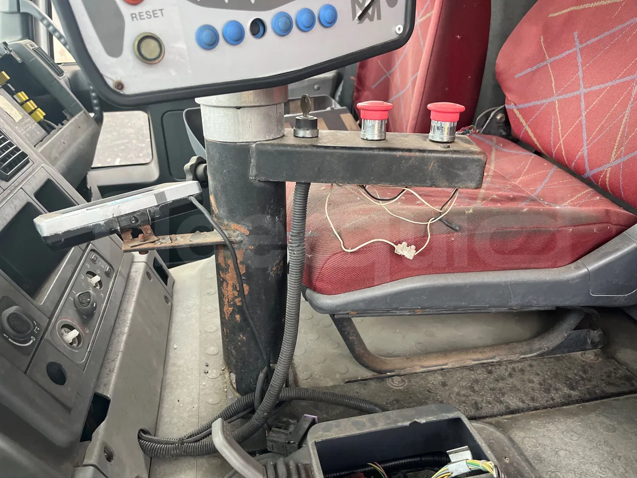 Iveco Magirus A260S/80 - Euro3 - 218kW - 9.450mt - handrails photo