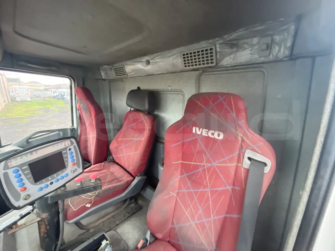 Iveco Magirus A260S/80 - Euro3 - 218kW - 9.450mt - reverse view middle aisle